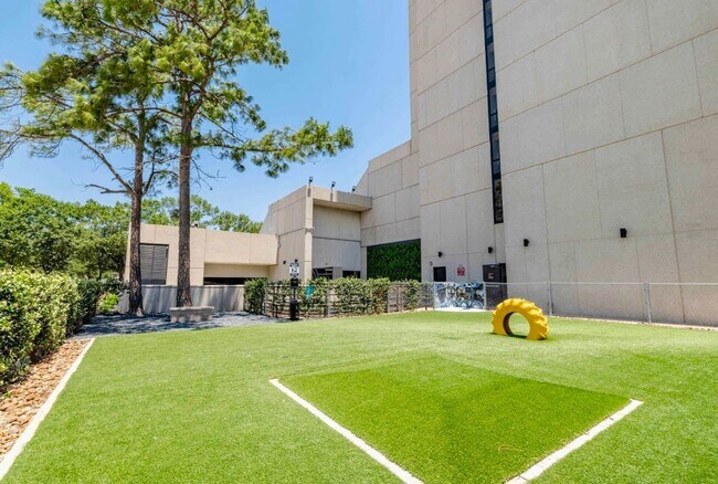 Building Photo - 14703 Park Row Blvd