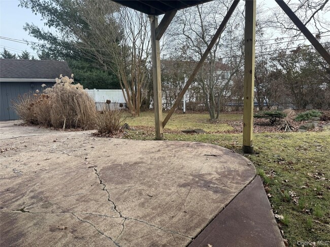 Building Photo - 14 Genesee Dr