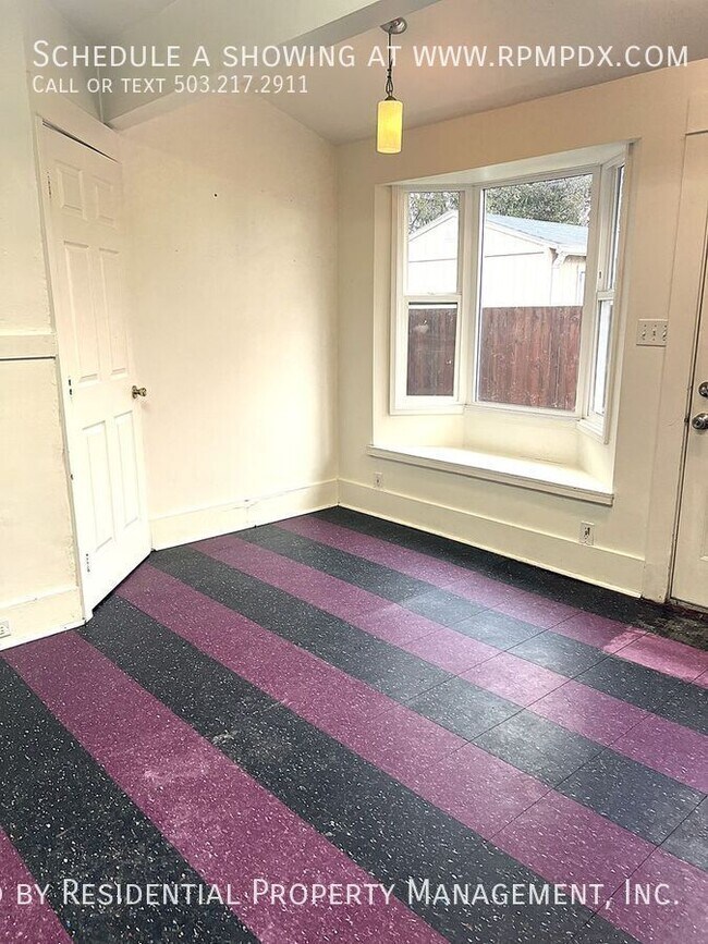 Building Photo - 214 NE Bryant St