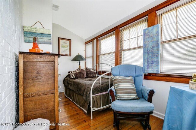 Building Photo - 15 Riverview Rd