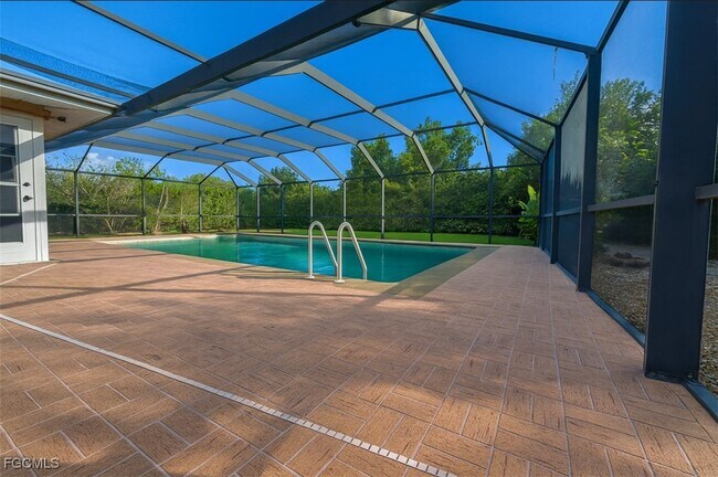 Building Photo - 732 Sesame Ct