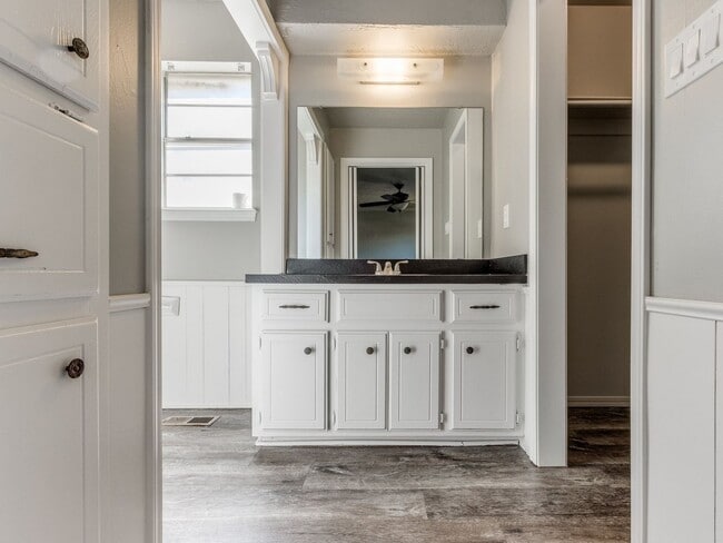 Building Photo - Recently Remodeled home in Norman