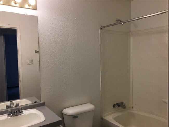 Building Photo - 11810 Greenglen Dr