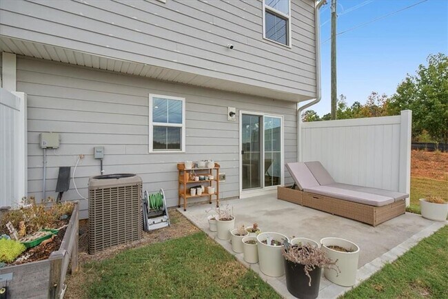 Building Photo - 218 Deermont Dr