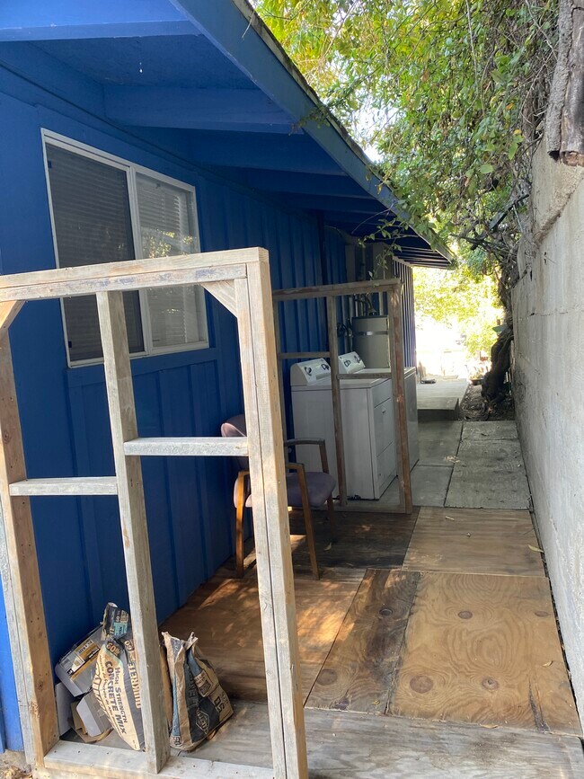 Building Photo - 511 Harding Ave