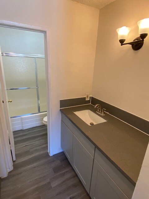 Building Photo - 5460 White Oak Ave