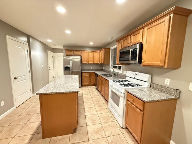 Building Photo - 35-37 Westwood Drive