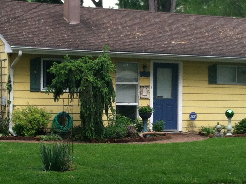 Primary Photo - 2435 Ardmore Ave