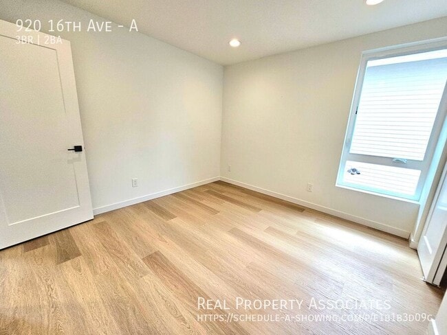 Building Photo - 920 16th Ave