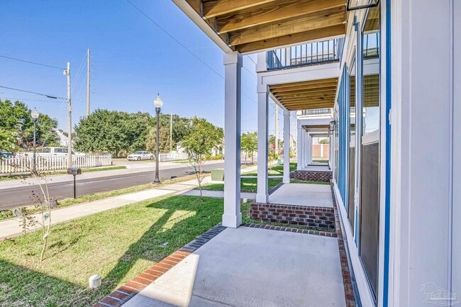 Building Photo - 520 N De Villiers St