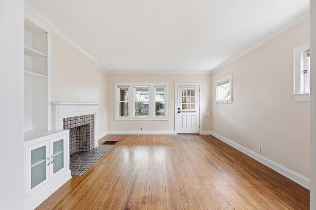 Building Photo - 2710 Dayton Ave