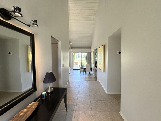 Building Photo - 34983 Mission Hills Dr