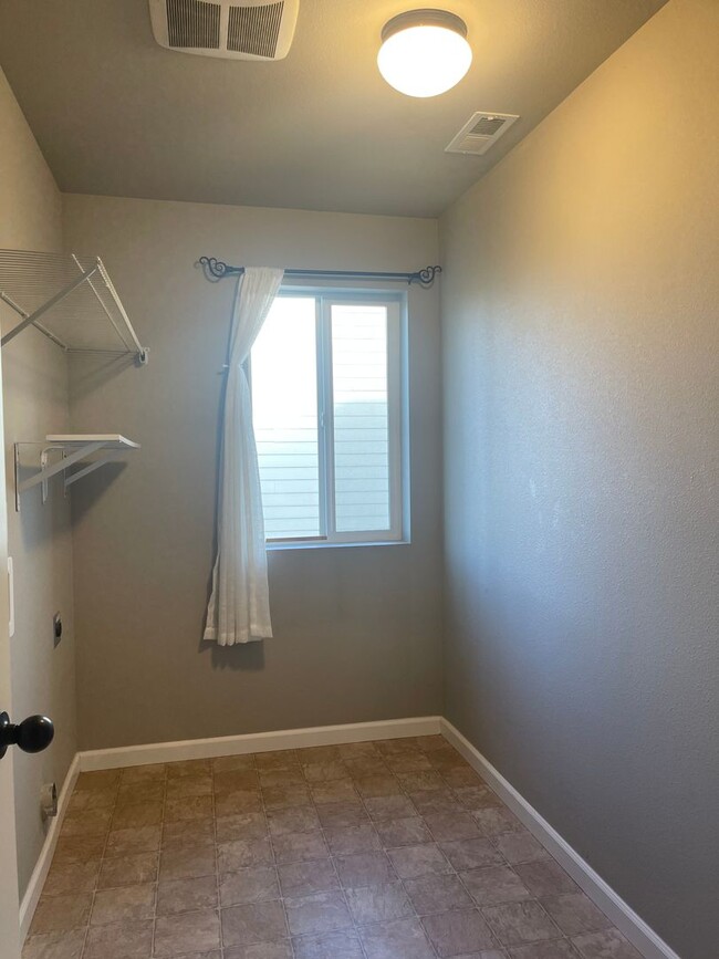 Building Photo - $500 off first months rent when moved in i...