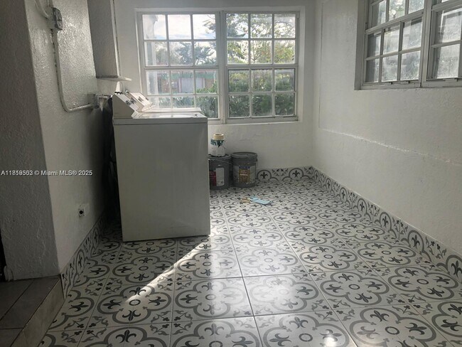 Building Photo - 146 NW 56th St