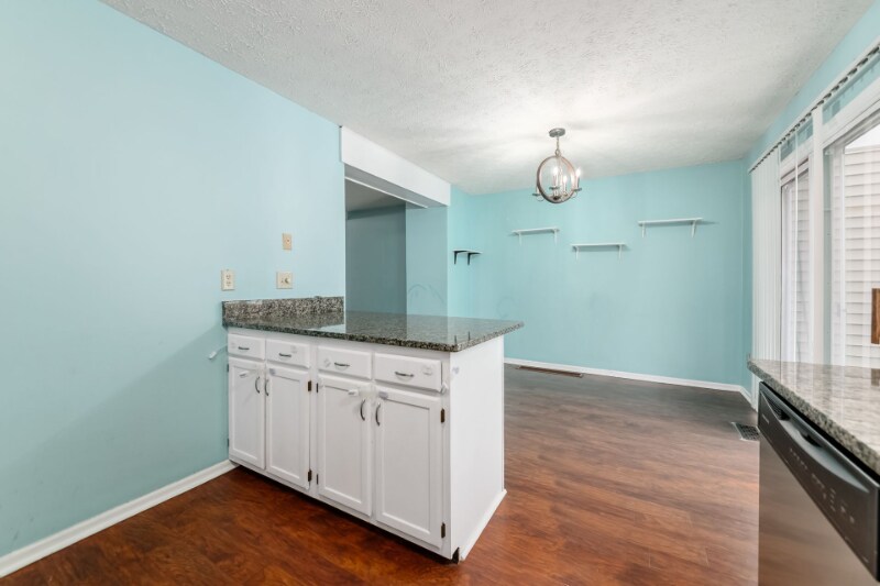 Building Photo - 5884 Parkbridge Ln