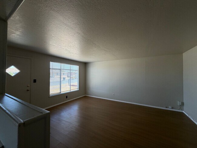 Building Photo - 1020 Taos Dr