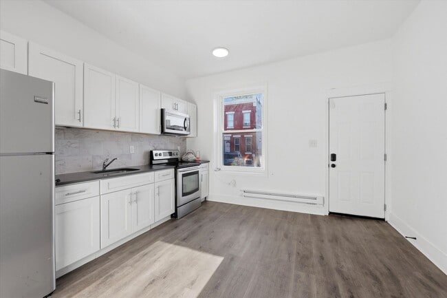 Building Photo - 2BR/3BA House | Central AC | Fast Approval