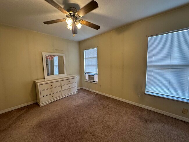 Building Photo - 2525 SW Cameo Blvd