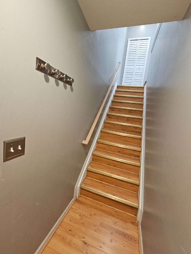 Building Photo - 2 Bedroom Condo with Vaulted Ceiling, Open Kitchen, Attached Garage in Desirable Clinton Township...