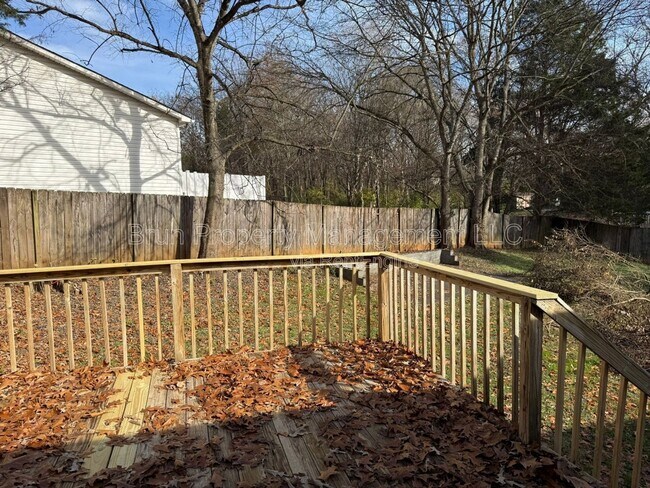 Building Photo - 11105 Lake Hills Dr