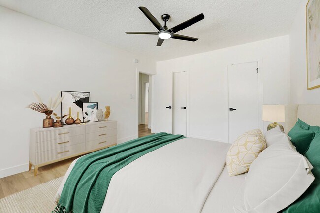 Building Photo - 1140 N Ogden