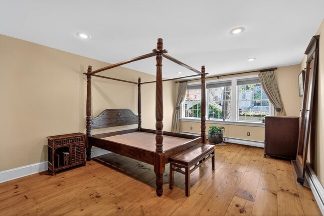 Building Photo - 211 4th St