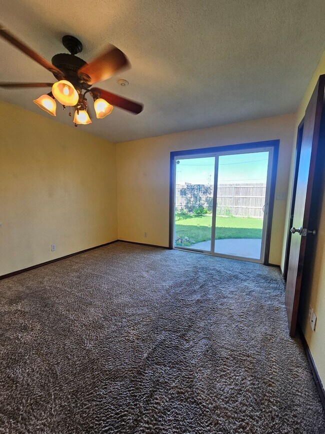 Building Photo - (3) Bed/(2) Bath in Core Norman Avail NOW!