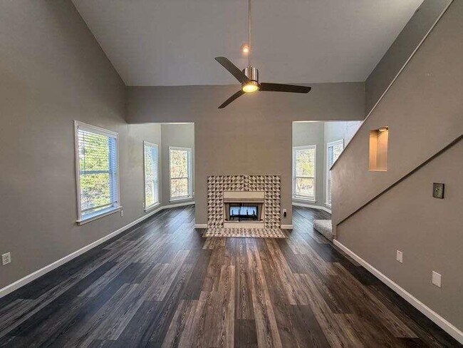 Building Photo - 133 McGill Park Ave NE