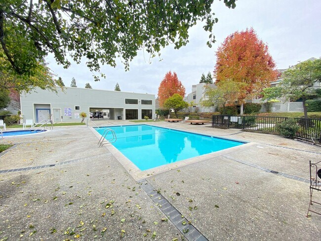 Building Photo - Newly Remodeled 2 Bed 1 Bath Unit Right Near Cabrillo College