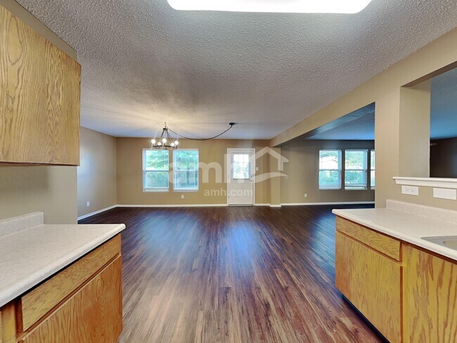 Building Photo - 15233 Beam St