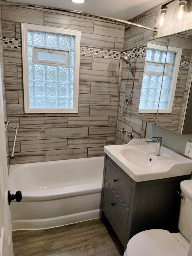 Building Photo - 211 Ellen Dr