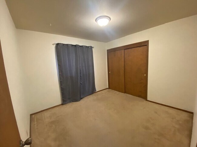 Building Photo - Excellent eastside location, 3/2, fenced yard, 2 car garage
