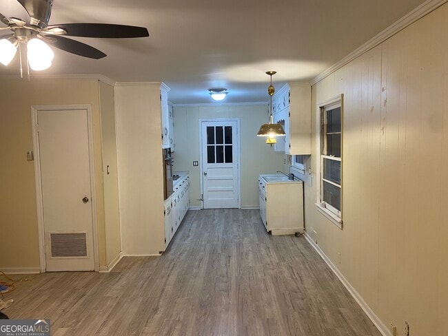 Building Photo - 374 E Monroe Ave