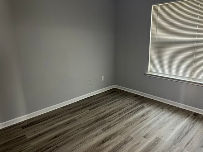 Building Photo - 5513 Stewartby Dr