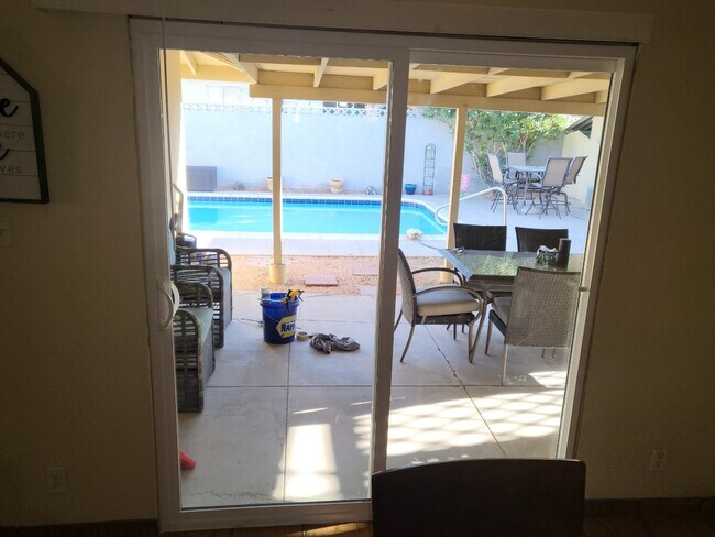 Building Photo - 1724 Griffith Ave