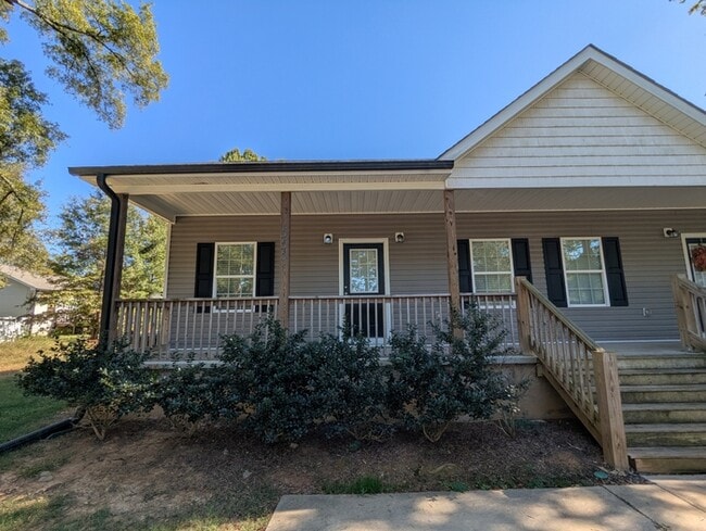 Building Photo - 555 Park Cir