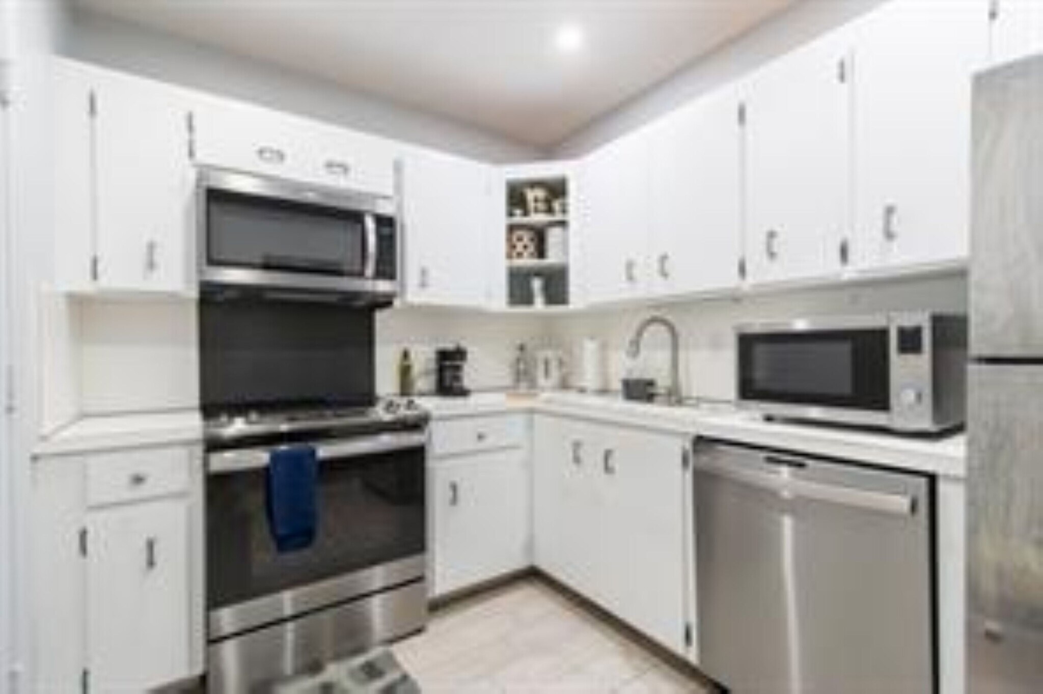 Building Photo - 5840 NE 22nd Way