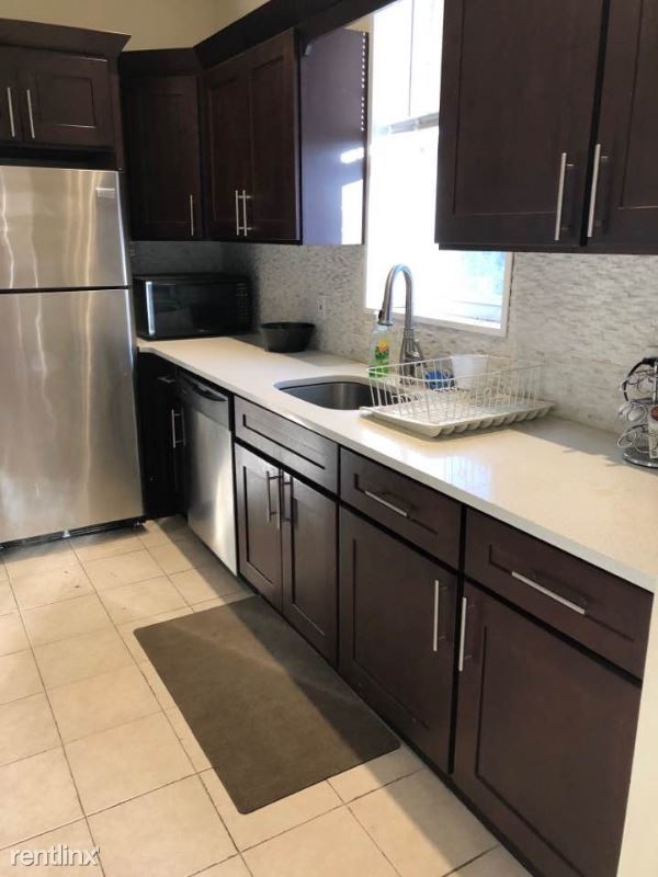 Building Photo - 583 Howard Ave