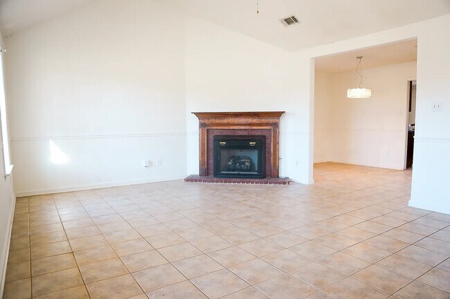 Building Photo - 348 Wolf Run Rd