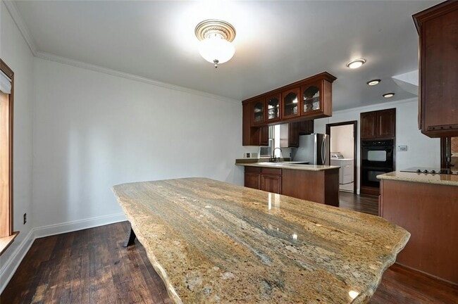 Building Photo - 2829 San Gabriel St