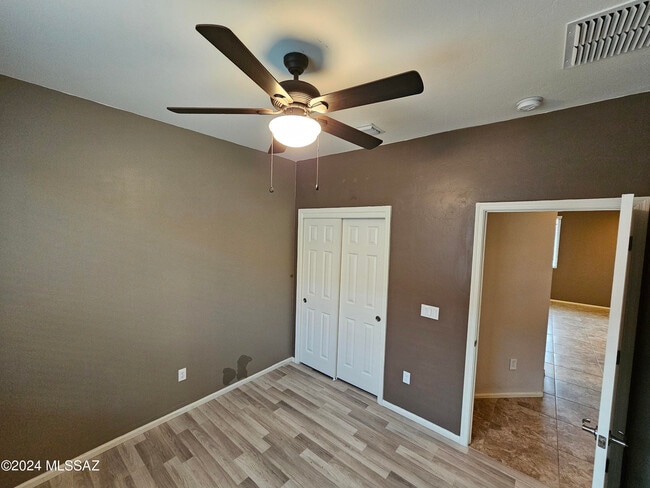 Building Photo - 6652 W Fishermans Dr