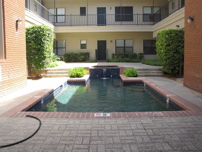 Building Photo - Windtree Condos 60% Commissions