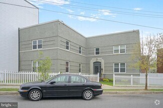 Building Photo - 2329 Fairlawn Ave SE