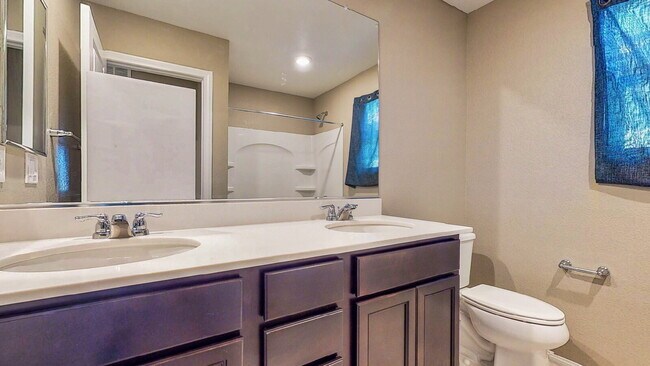 Building Photo - HOLIDAY SPECIAL! SIGN YOUR LEASE BY 12.31.25 AND RECEIVE THE FIRST 2 WEEKS RENT FREE!!  Beautiful...