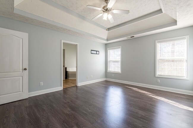 Building Photo - Spacious 5 Bedroom, 3 Bathroom Home in Cov...