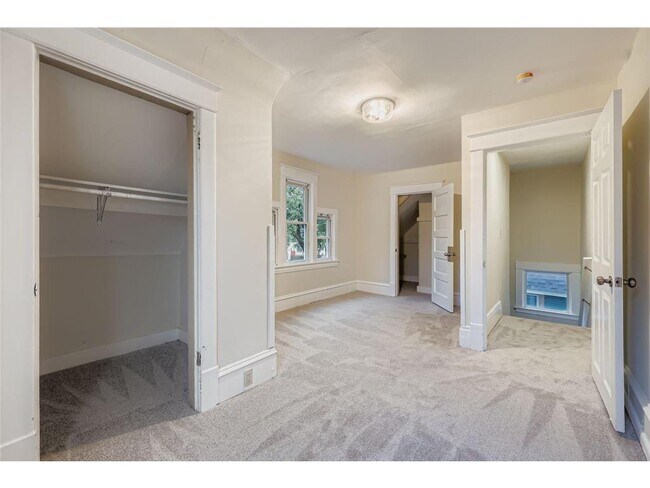 Building Photo - 2939 Russell Ave N