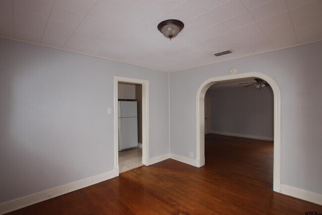 Building Photo - 132 Rowland Pl