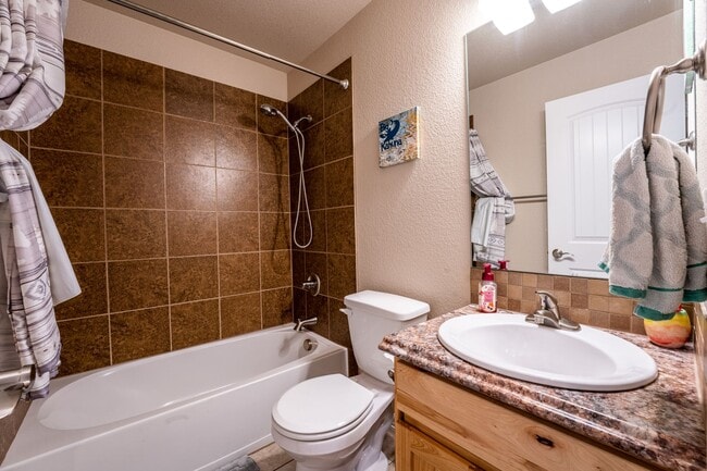 Building Photo - Beautiful 3 Bedroom, 2 Bathroom Ranch – Available Early April!