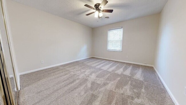 Building Photo - 1104 Donaldson Dr