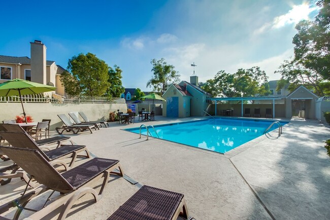 Building Photo - 2637 Regent Rd